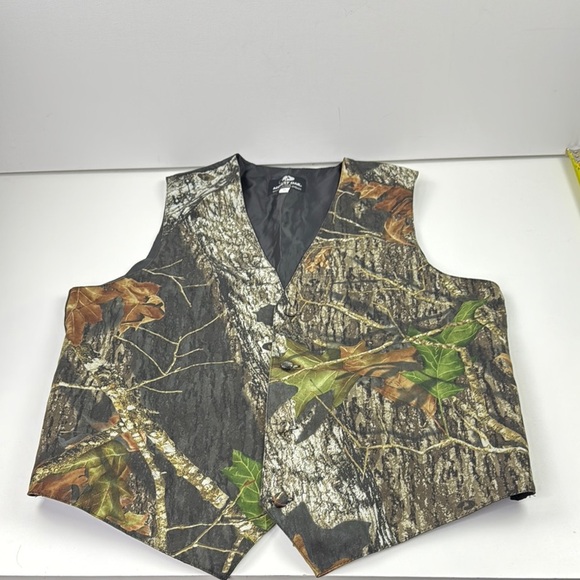 Mossy Oak Green and Brown Camouflage Button Down Tuxedo Vest - Picture 4 of 9